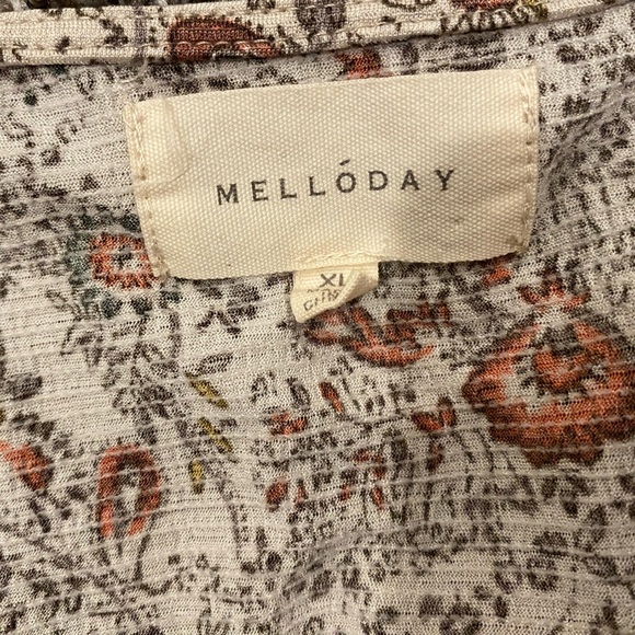 Melloday Feminine Floral Paisley Flowy Boho Peplum Ruffle Hem Top - Picture 3 of 3